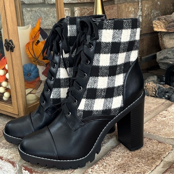 Brand New BCBGeneration Pilas Heeled Lace Up Bootie Black & Ivory Plaid Flannel - Picture 5 of 16